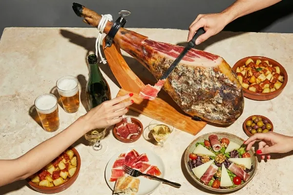 SECUNDARIA JAMON_600x400_Iberico ham - Jamón de Cebo (100%, 75% of 50% Iberisch ras)_2.webp