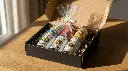 Rompt__caja_abierta_con_pack_cerveza__aceitunas_ce_delpmaspu.webp